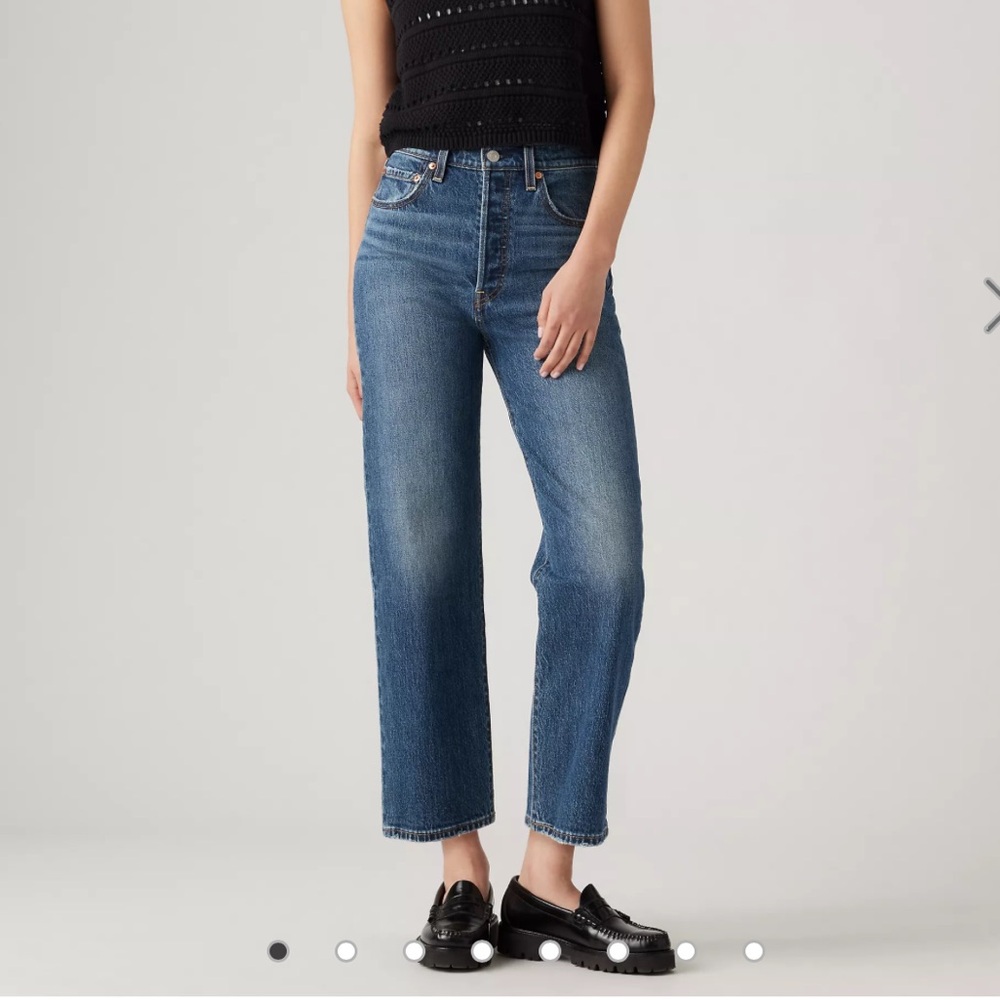 Levi’s Ribcage straight leg medium wash jeans size 28x27